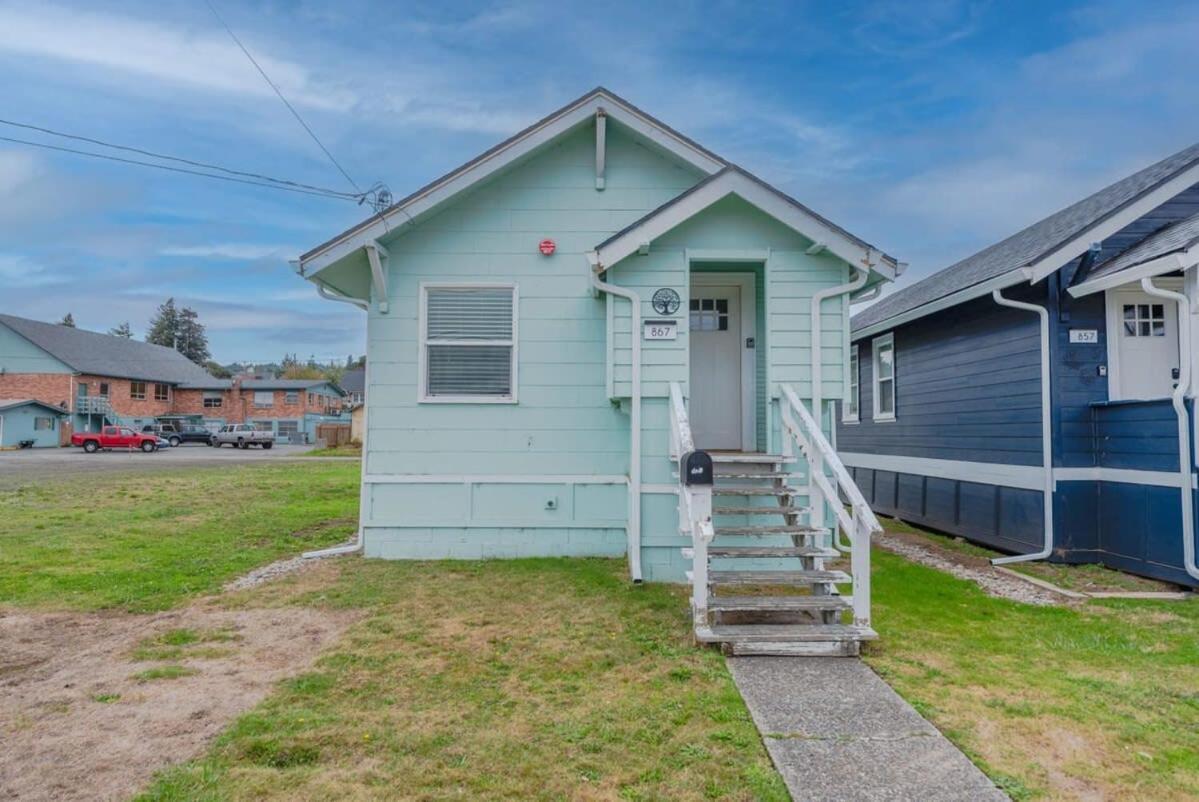 #Stayinmydistrict Coos Bay Cypress Cottage Exterior photo